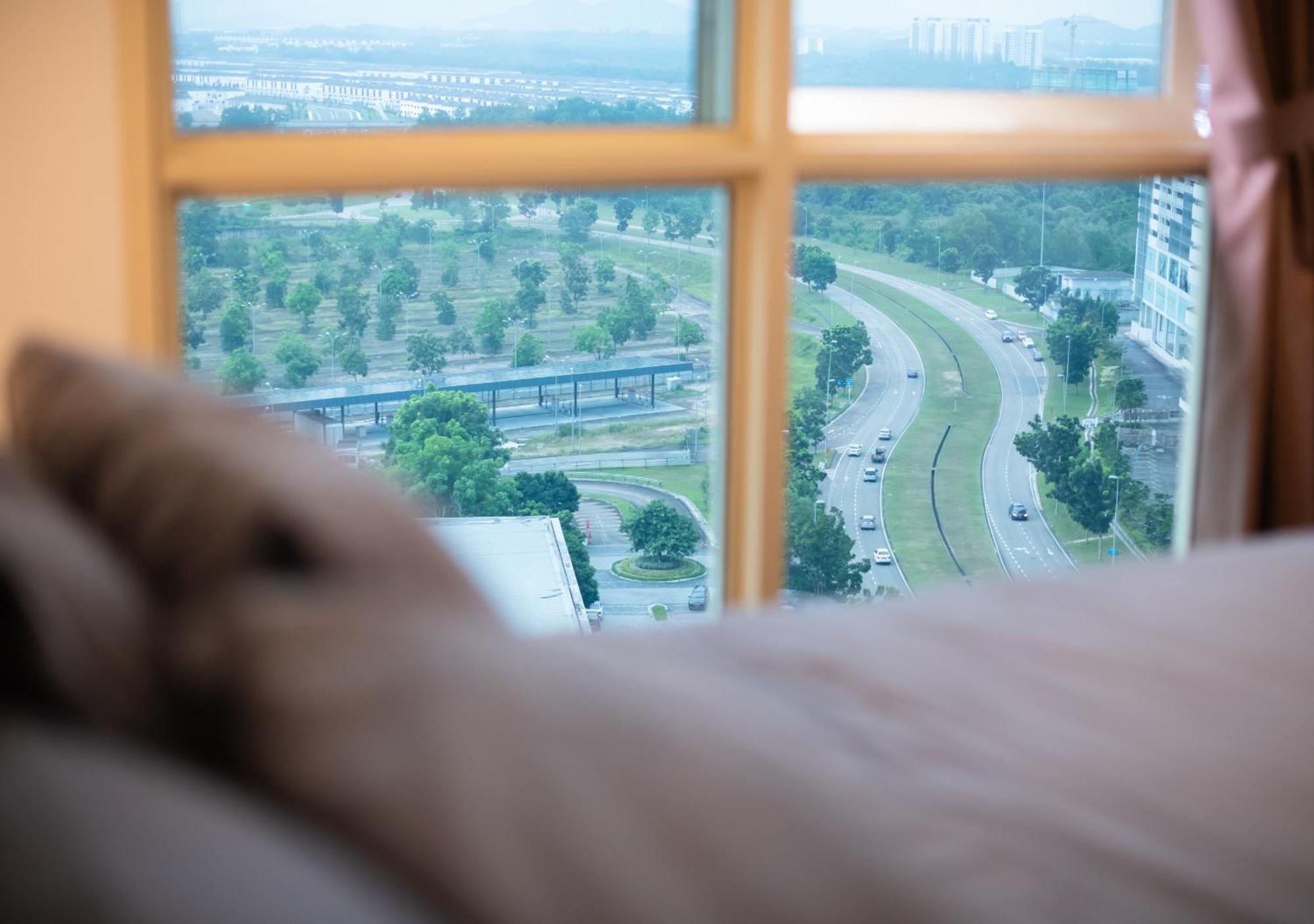 Afiniti 2br - Giant Bear - Legoland 300m Apartment