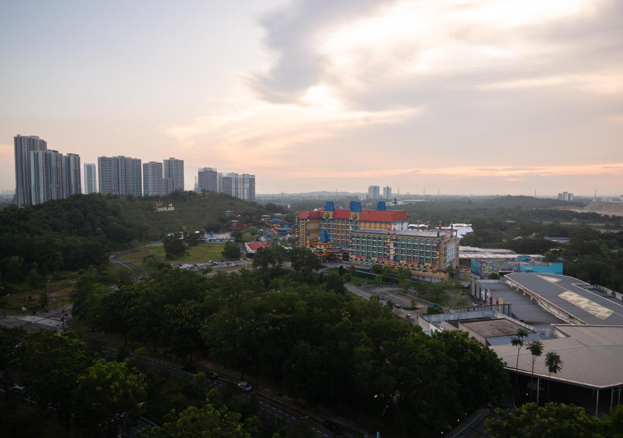 Afiniti 2br - Giant Bear - Legoland 300m Apartment